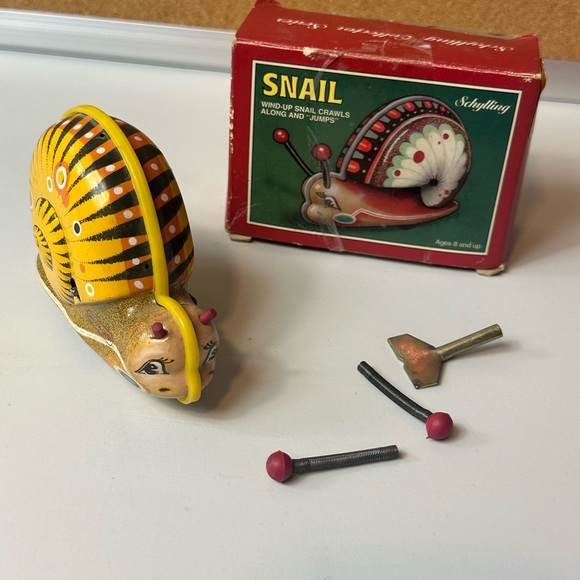 Vintage Schylling Key Wind-Up Colorful Tin Snail Toy With Original Box - Picture 6 of 9